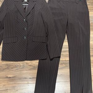 Apostrophe pants suit 8/10